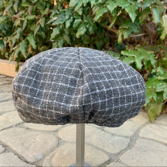 Men's Grey & White Checkered Newsboy Style Cap - Picture 3 of 8